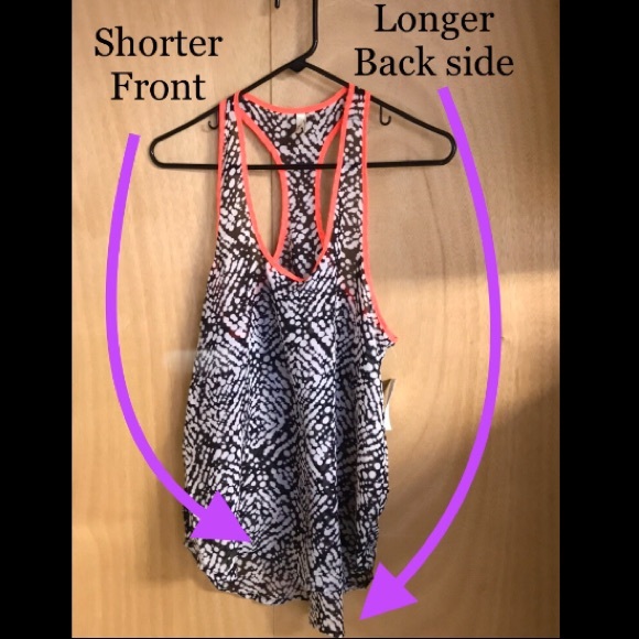 SUPER CUTE LOW HEM SLEEVELESS LOOSE TANK TOP - Picture 2 of 6